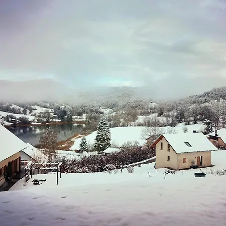 Aux Mumures Du Lac, Maison D'hote بيت ضيافة La Thuile